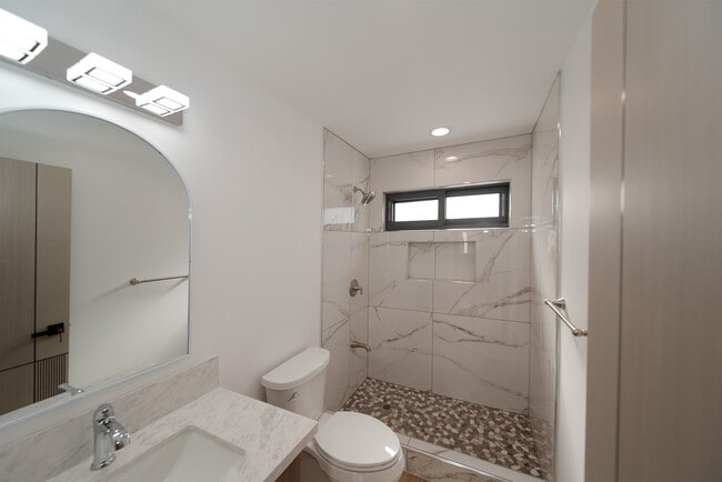 Building Photo - 2056 10th Ave