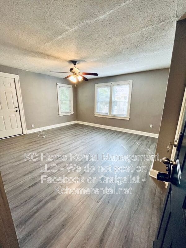 Building Photo - 1114 W 41st Terrace