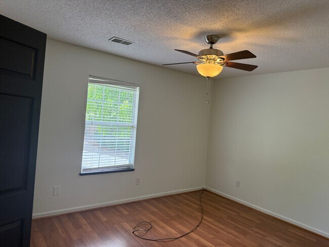 Building Photo - Lexington - Commercial Property
