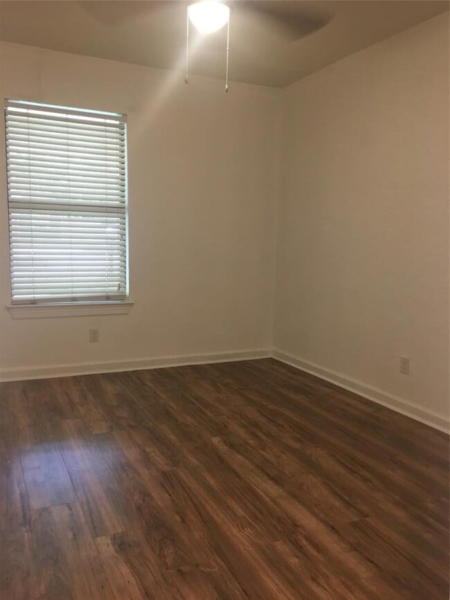 Building Photo - 6804 Suena Dr