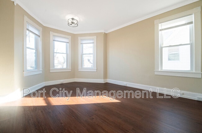 Building Photo - 5327 Wesley Ave