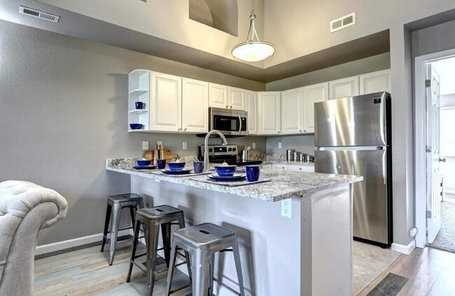 Building Photo - 2850 W Centennial Dr