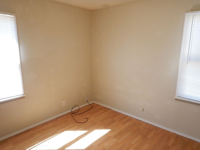 Building Photo - *PRICE IMPROVEMENT!* 3 Bed, 1 Bath House -...