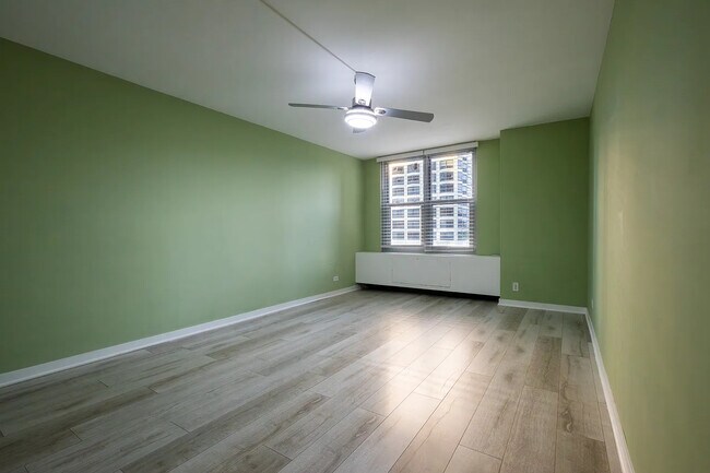 Building Photo - 400 E Randolph St