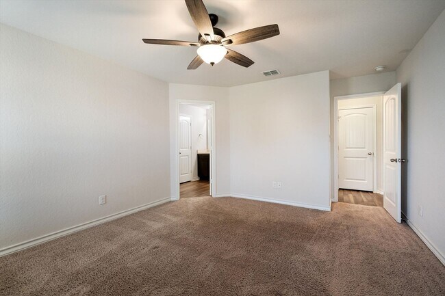 Building Photo - Stylish Home with LVP Flooring, Granite Counters & Appliances Included