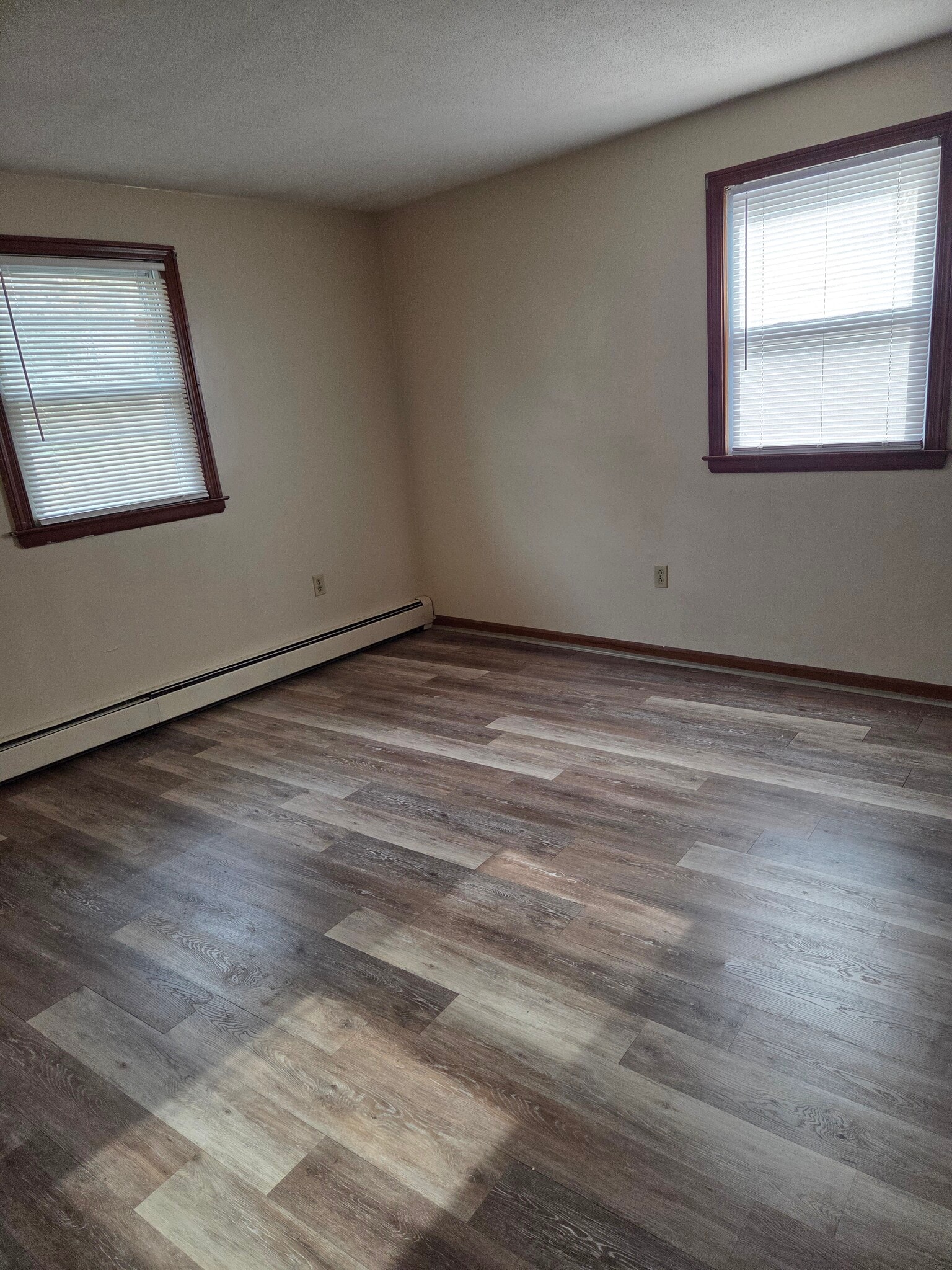 Building Photo - 76 William St