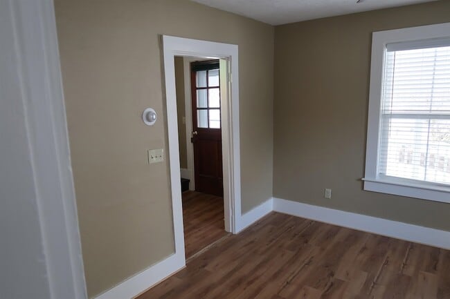 Building Photo - 5 Green St