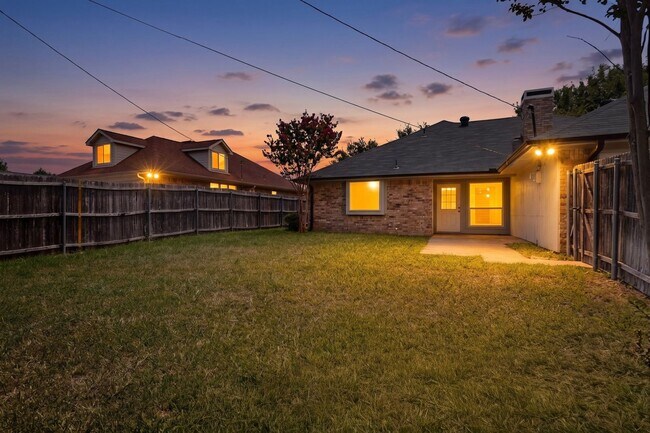 Building Photo - 620 W Stoneybrook Dr