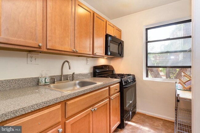 Building Photo - 1631 6th St NW
