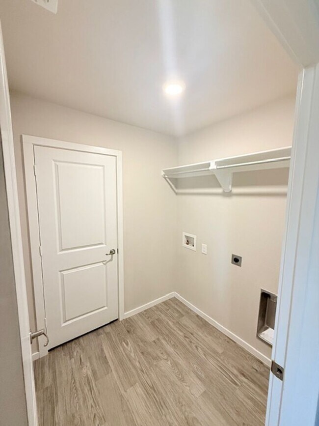 Building Photo - Townhome in Upland Heights!