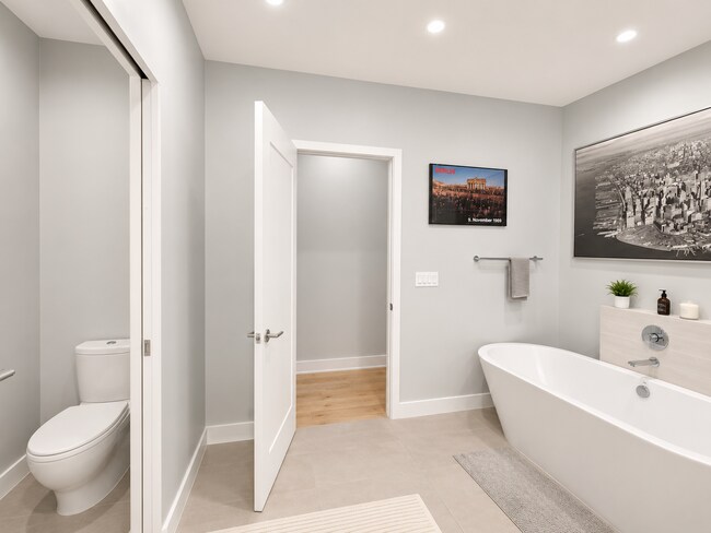 Building Photo - LUXURY CONDO BY METRO