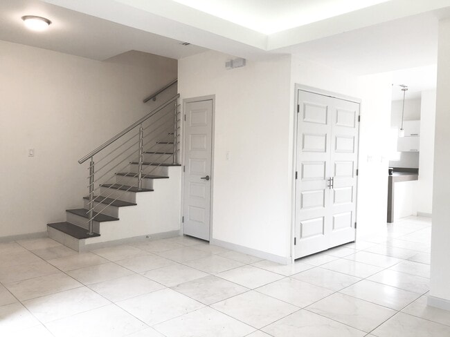 Building Photo - 2604 Mimosa St