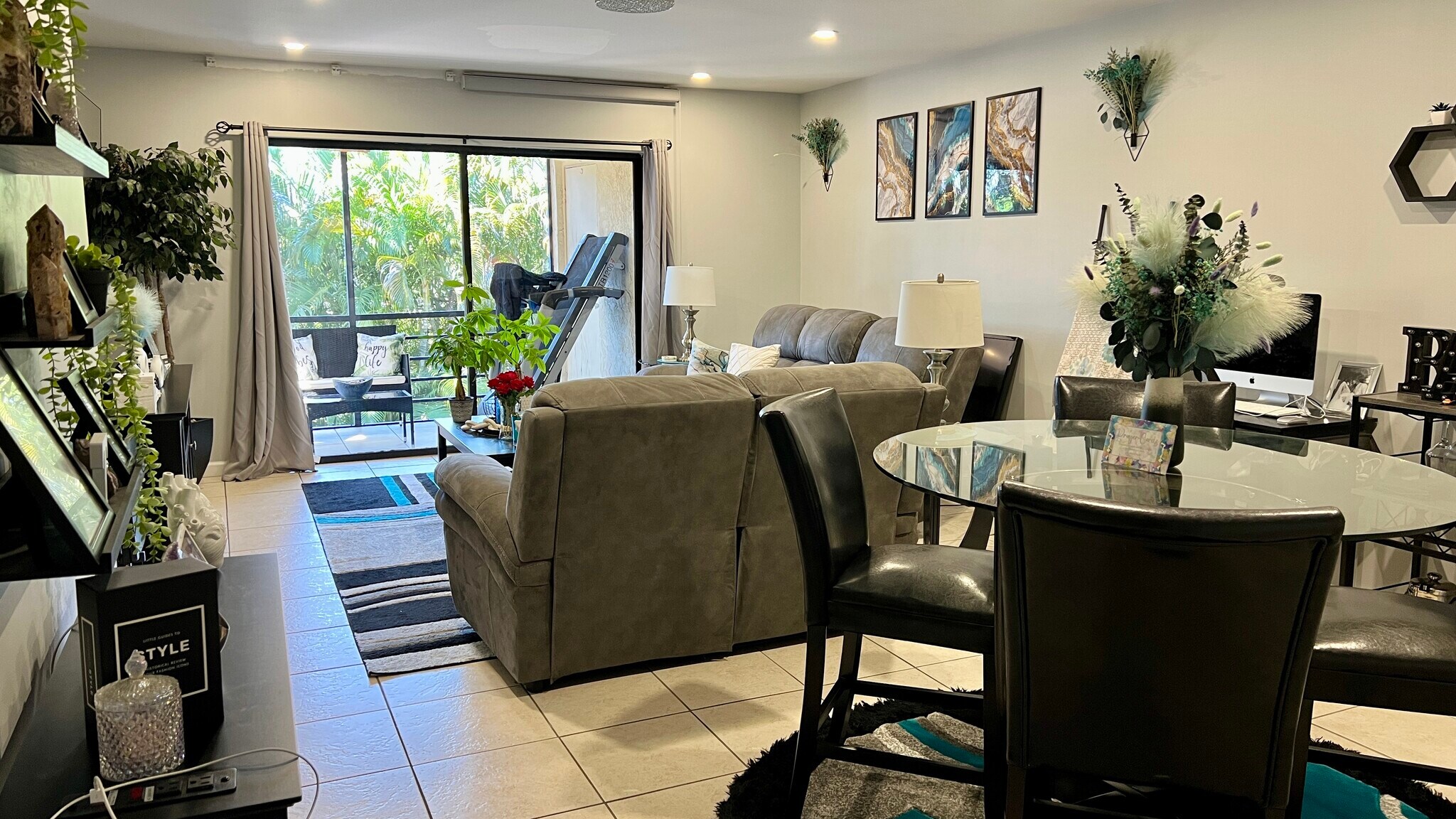 Living / Dining Area - 140 S Cypress Rd