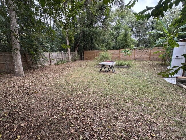 Building Photo - 1612 Pepper Dr