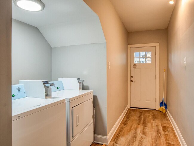 Building Photo - 617 Straight  St Sewickley, PA 15143