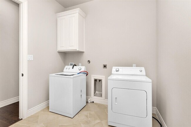 Building Photo - 17339 Camillia Trails