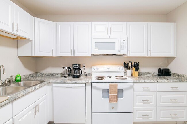 Building Photo - Coastal Condo for rent!
