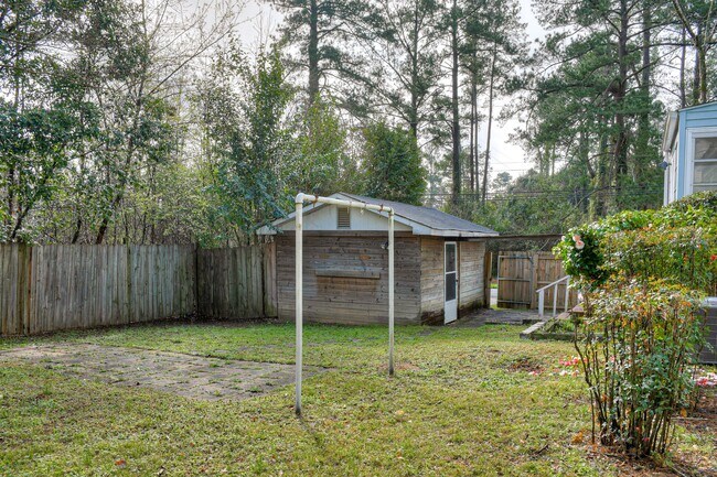 Building Photo - 1019 1/2 Bedford Dr