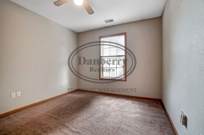 Building Photo - 1115 N Byrne Rd