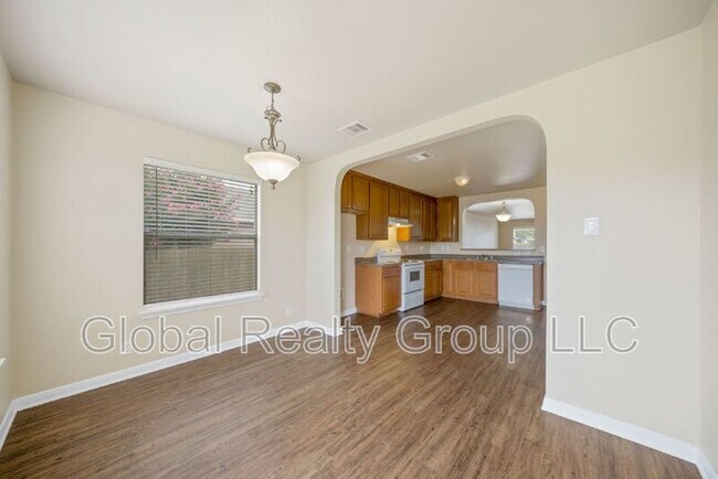 Building Photo - 537 Starling Creek