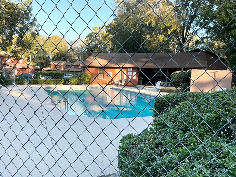 Building Photo - 911 SW 57th Ter