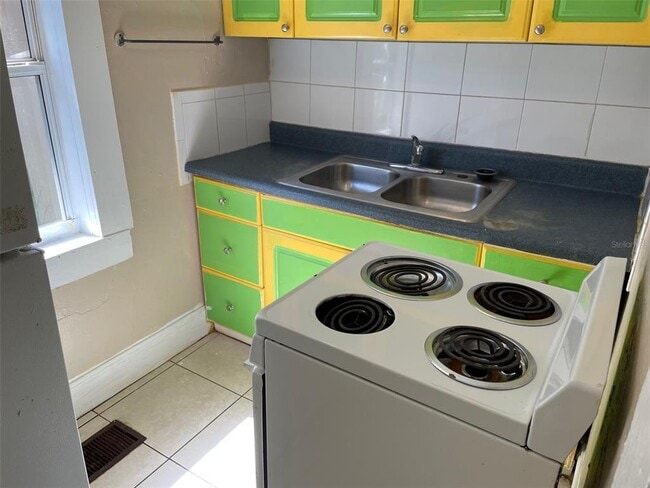 Building Photo - 2010 28th Ave N