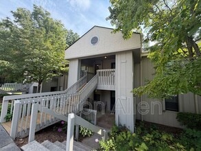 Building Photo - 1304 Abbey Cir