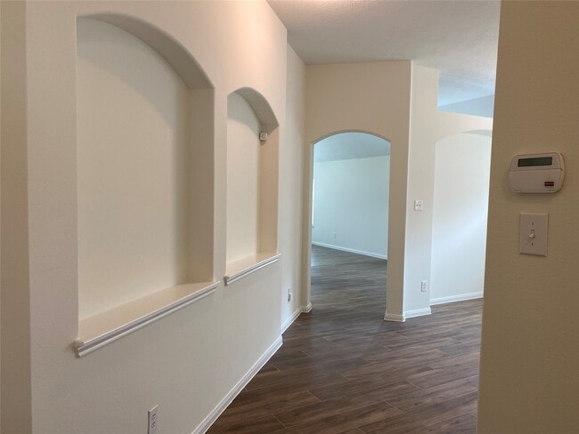 Building Photo - 21615 Rose Mill Dr