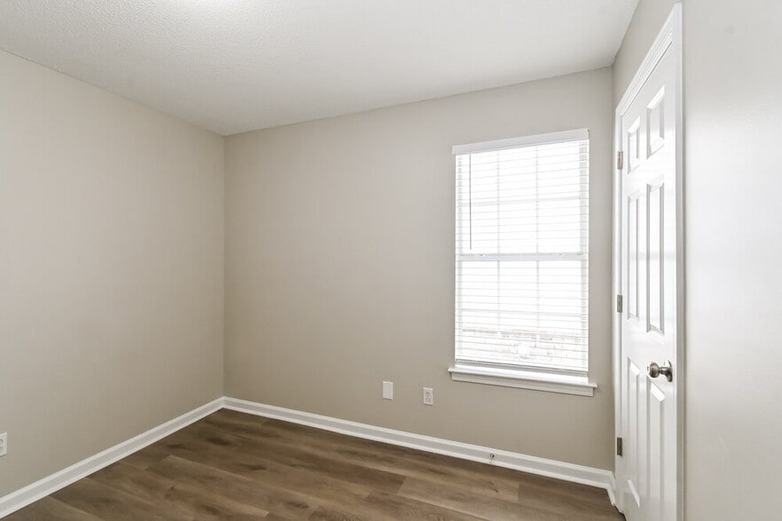 Building Photo - 7045 Kings Crown Dr