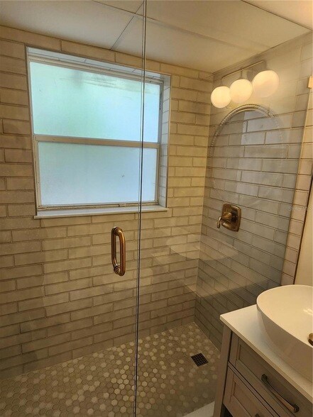 Building Photo - 565 Golden Gate Point