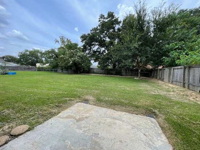 Building Photo - Welcome to this Beautiful 3 Bedroom 2 Bath...