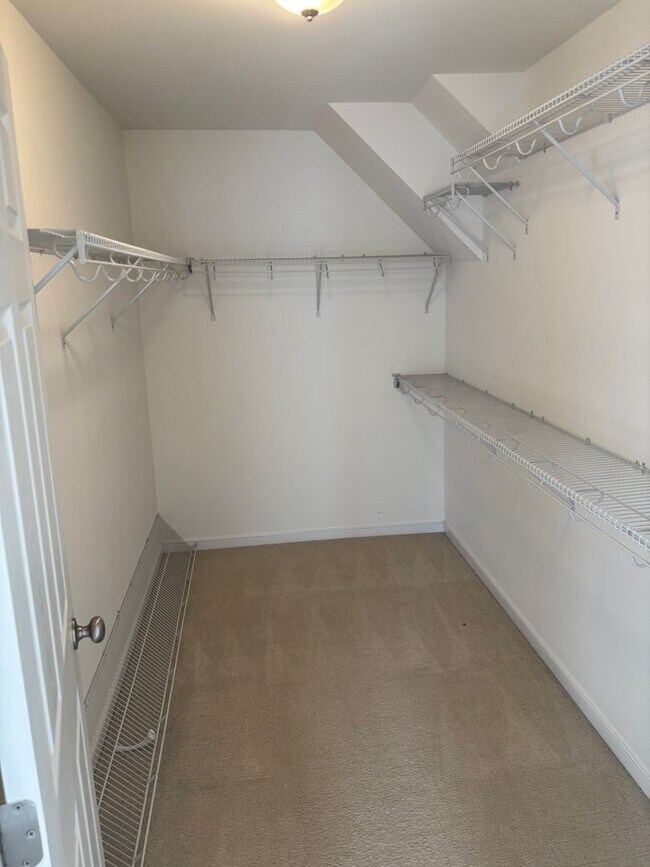 Building Photo - Great Home in Crozet!