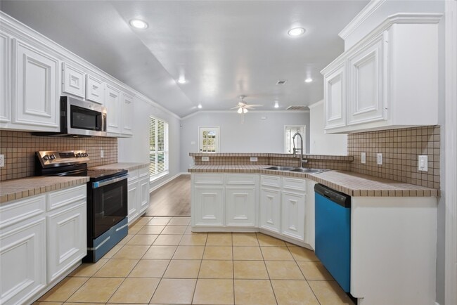 Building Photo - 3141 County Rd 81