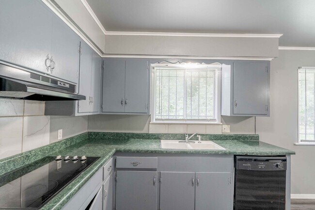 Building Photo - 3 bed/1 bath!