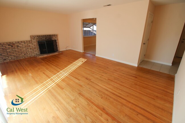 Building Photo - $4395 - Beautiful Sunnyvale 3 Bedroom Home...