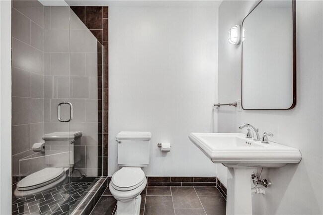 Building Photo - 400 Village Pkwy