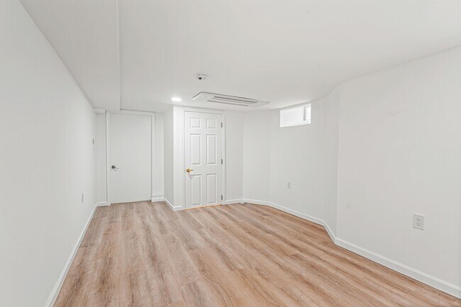 Building Photo - 143 Van Reipen Ave