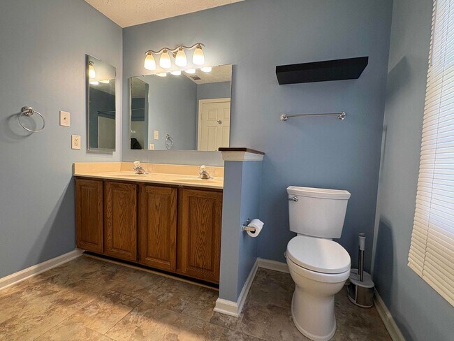 Building Photo - Great 2 Bedroom 2 Bath in Germantown