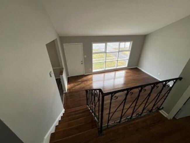 Building Photo - 3 BR 1.5 BA split-level with attached 1 car garage- OPEN HOUSE THIS SATURDAY