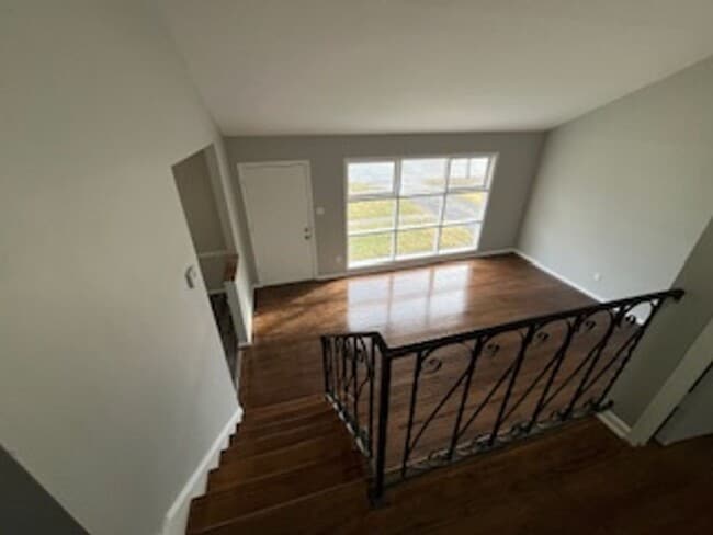 Building Photo - 3 BR 1.5 BA split-level with attached 1 car garage