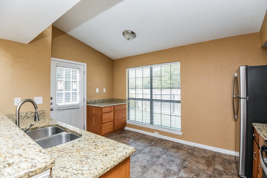 Building Photo - 2733 Forest Creek Dr
