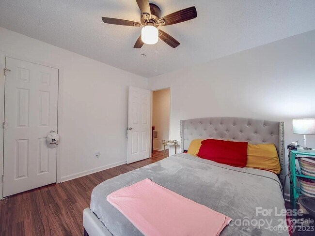 Building Photo - 4044 Briarhill Dr