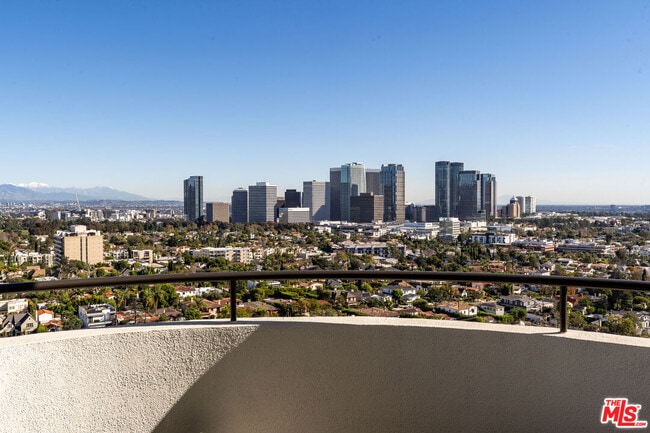Building Photo - 10560 Wilshire Blvd