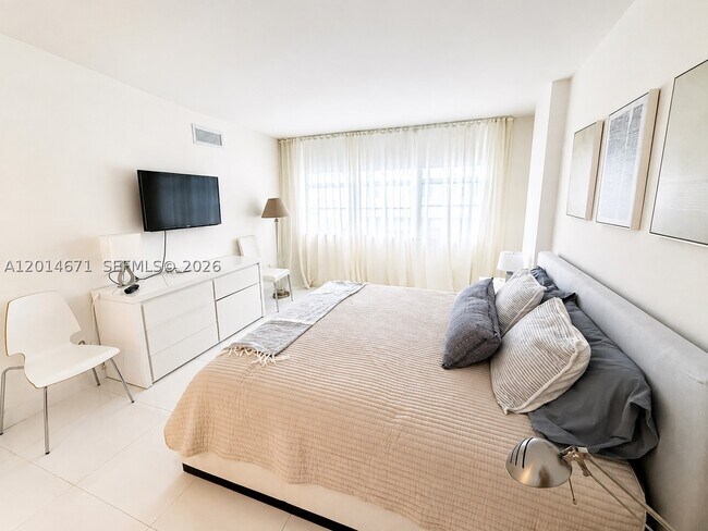 Building Photo - 6917 Collins Ave