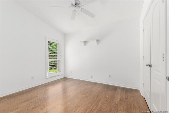 Building Photo - 376 NW Canna Way