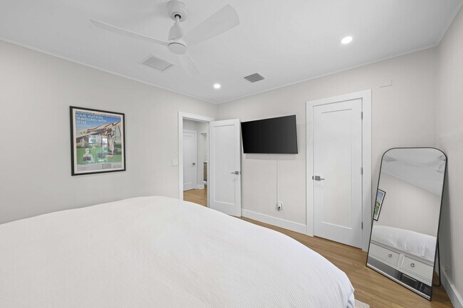Building Photo - 1714 N Palmway