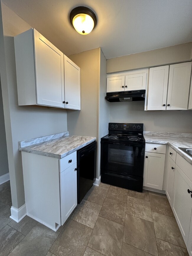 Building Photo - 335 Woodale Dr