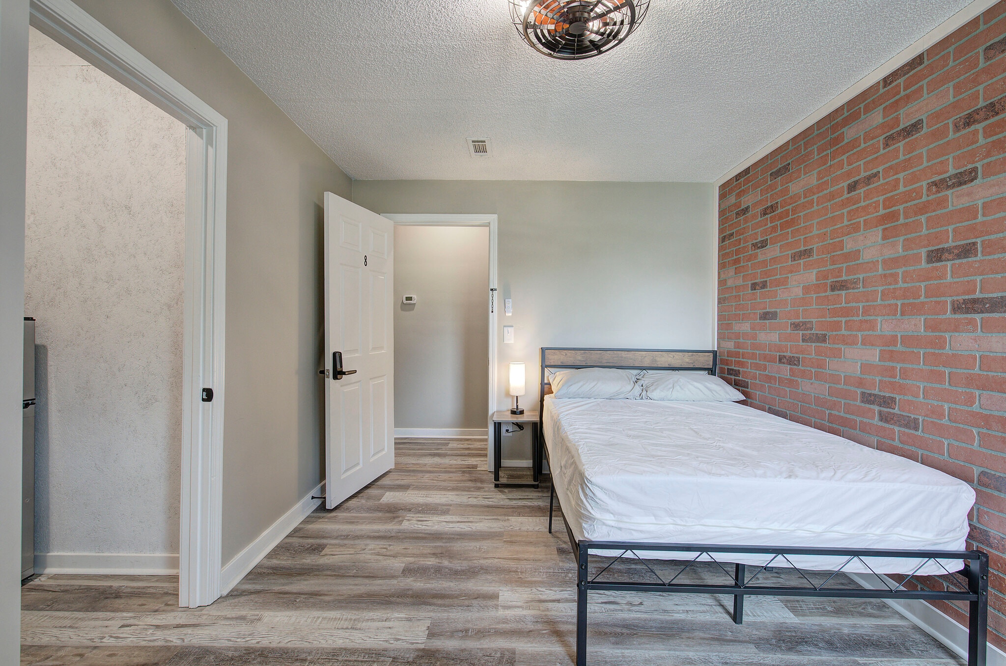 Room 8 - 227 Saint Elmo Cir
