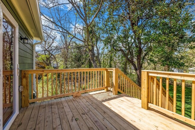 Building Photo - CHARMING 4 BEDROOM BUNGALOW IN THE HEART O...