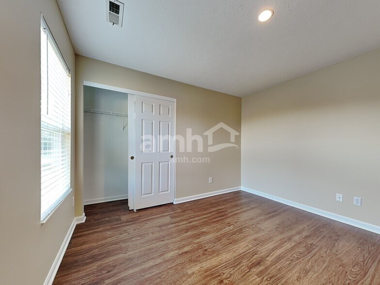 Building Photo - 7638 Sandstone Trl